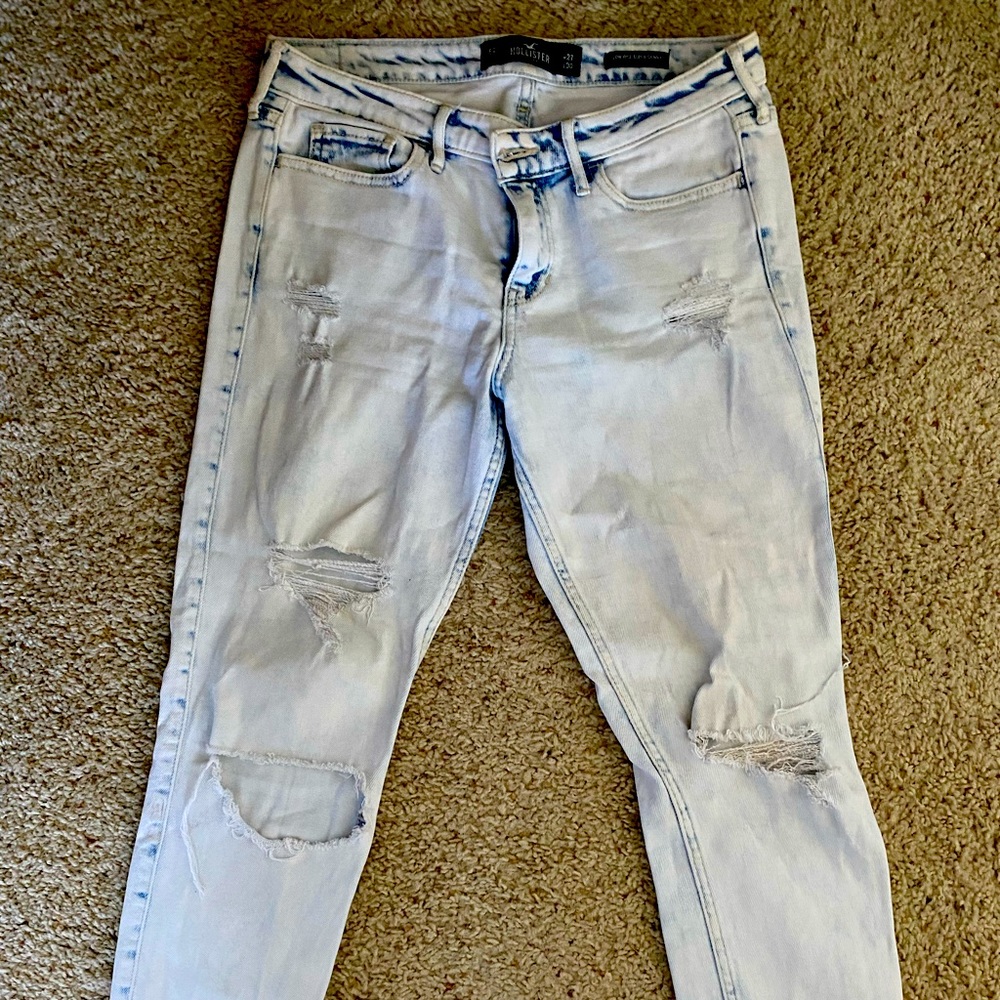 Hollister ripped washed jeans. Like new.